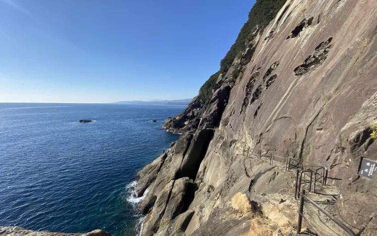 Oniga-jo 'demon' cliffs in Kumano-shi, Wakayama. You can visit the cliffs while playing golf in Wakayama, Japan.