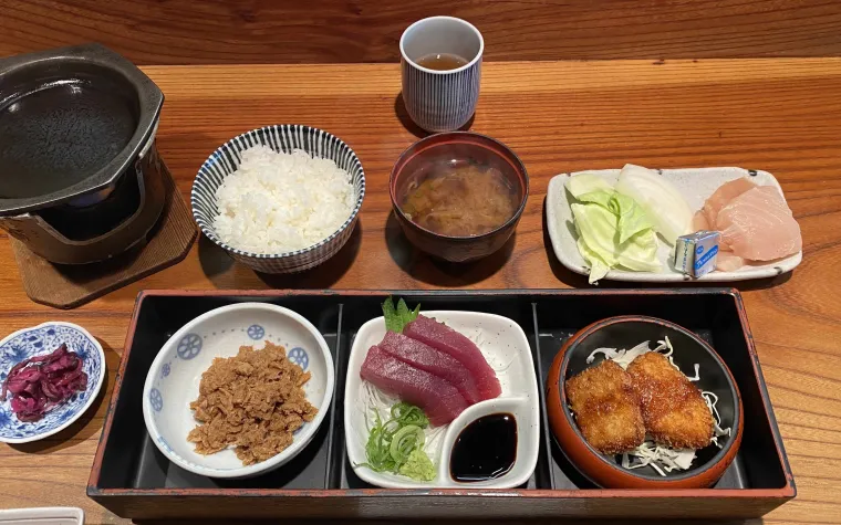 A photo of our maguro (tuna) meal set at Katsuragi Restaurant. This place is definitely worth the detour from playing golf in Wakayama.