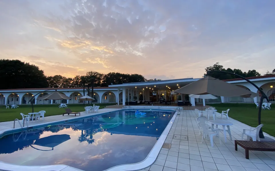 Murasakizuka Golf Club, Poolside