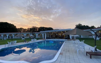 Murasakizuka Golf Club, Poolside